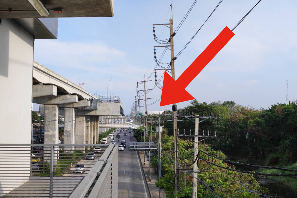 Lumpinee Stadium from MRT Ram Inthra 3 pink line