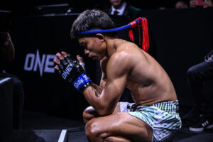 Banluelok Sitwatcharachai prays before the Lumpinee Stadium ring at ONE Friday Fights 114