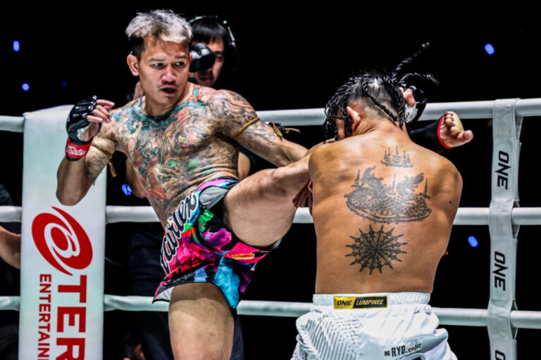 Gingsanglek Wor Kumchamnarn kicks Suriyanlek Por Yenying at ONE Friday Fights 137