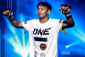 Songchainoi Kiatsongrit walks toward the ring
